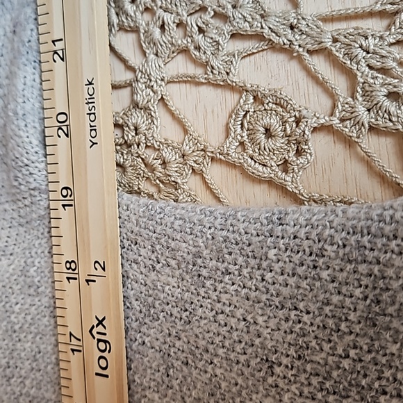 Macy's Coin 1804 Gray Cable Knit Long Sleeved Split Back Sweater - Picture 6 of 10